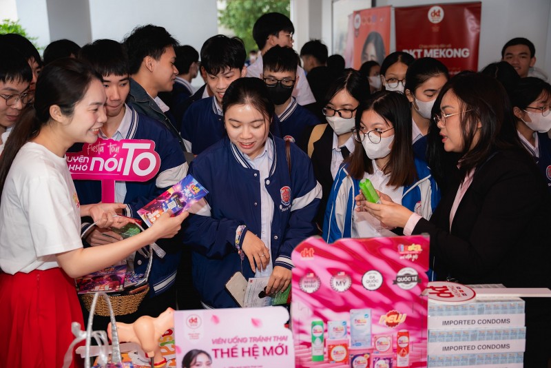 Sức trẻ Đại học Hàng Hải Việt Nam lan tỏa thông điệp sống an toàn – yêu có trách nhiệm Sức trẻ Đại học Hàng Hải Việt Nam lan tỏa thông điệp sống an toàn – yêu có trách nhiệm