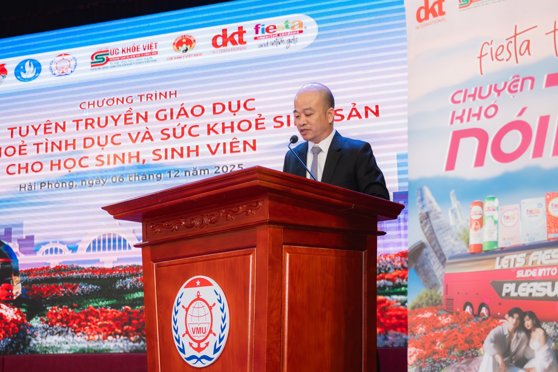 Sức trẻ Đại học Hàng Hải Việt Nam lan tỏa thông điệp sống an toàn – yêu có trách nhiệm Sức trẻ Đại học Hàng Hải Việt Nam lan tỏa thông điệp sống an toàn – yêu có trách nhiệm