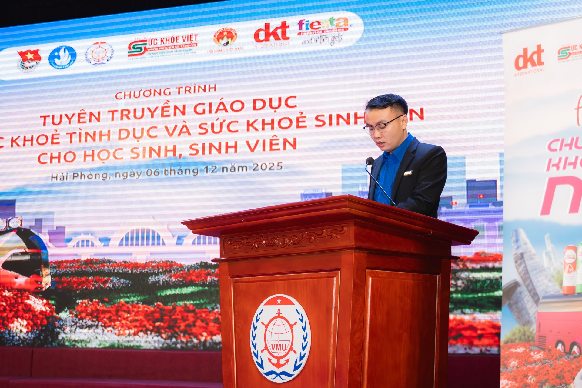 Sức trẻ Đại học Hàng Hải Việt Nam lan tỏa thông điệp sống an toàn – yêu có trách nhiệm Sức trẻ Đại học Hàng Hải Việt Nam lan tỏa thông điệp sống an toàn – yêu có trách nhiệm