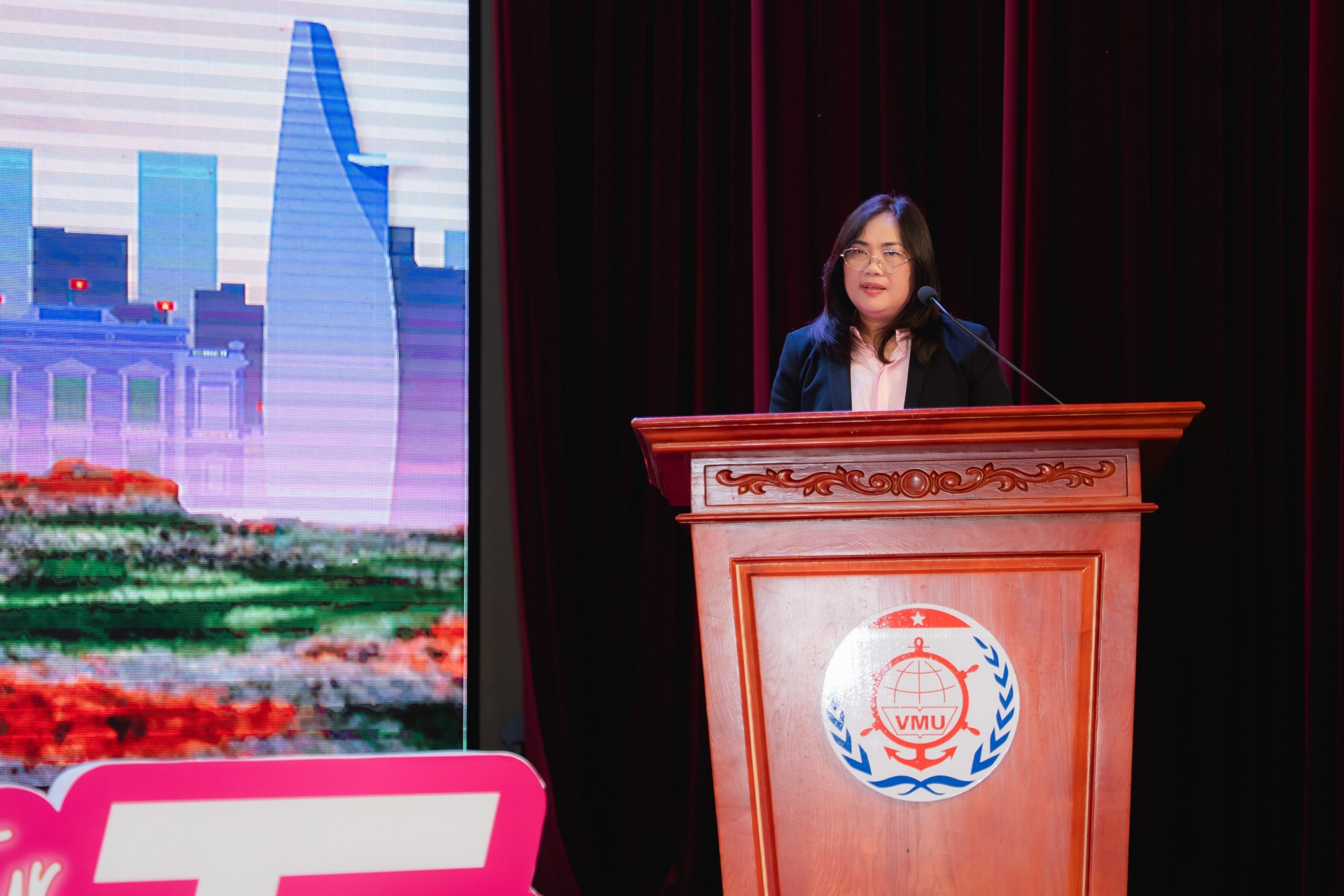 Sức trẻ Đại học Hàng Hải Việt Nam lan tỏa thông điệp sống an toàn – yêu có trách nhiệm Sức trẻ Đại học Hàng Hải Việt Nam lan tỏa thông điệp sống an toàn – yêu có trách nhiệm