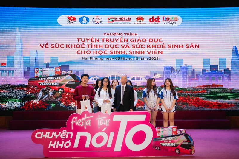 Sức trẻ Đại học Hàng Hải Việt Nam lan tỏa thông điệp sống an toàn – yêu có trách nhiệm Sức trẻ Đại học Hàng Hải Việt Nam lan tỏa thông điệp sống an toàn – yêu có trách nhiệm