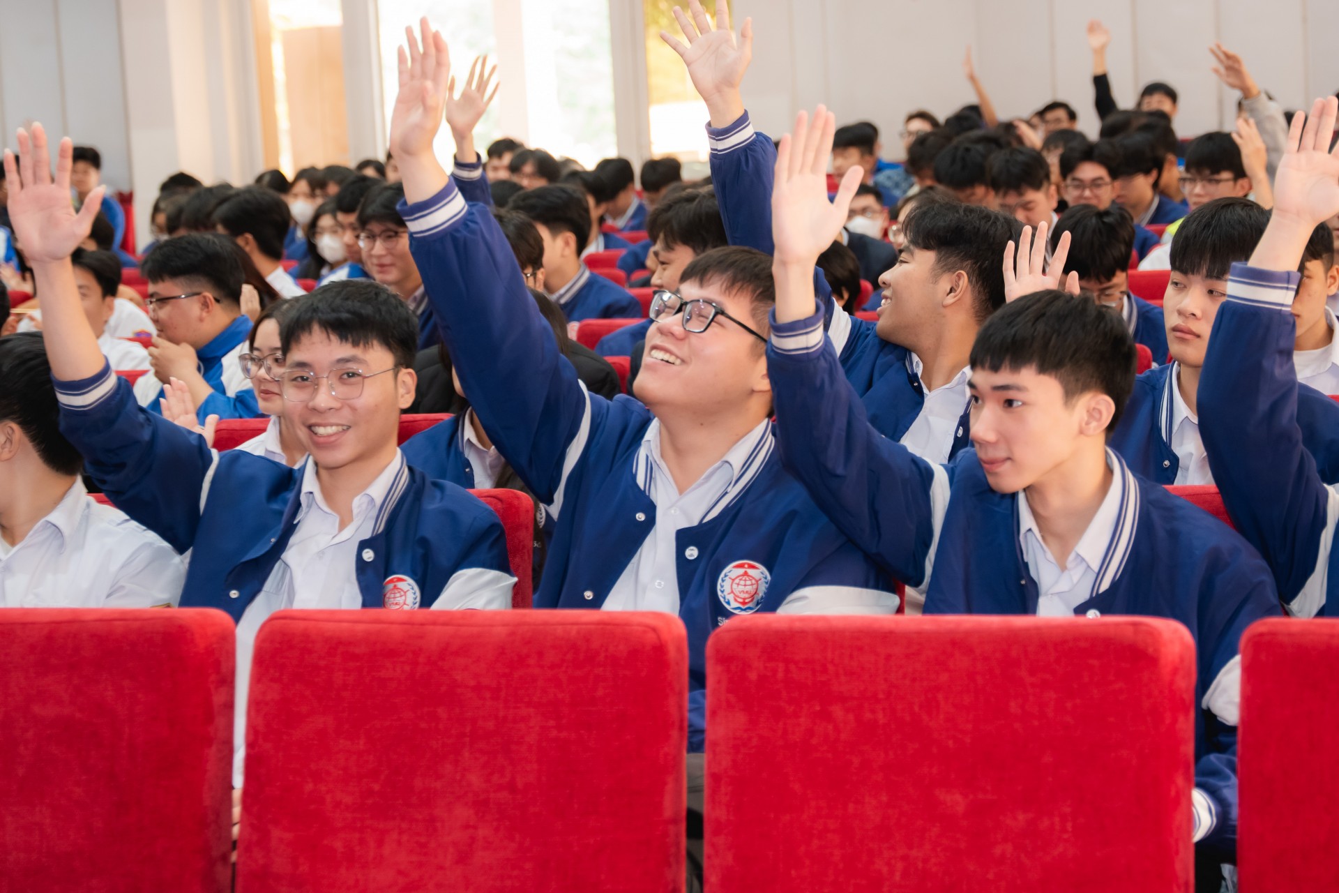 Sức trẻ Đại học Hàng Hải Việt Nam lan tỏa thông điệp sống an toàn – yêu có trách nhiệm Sức trẻ Đại học Hàng Hải Việt Nam lan tỏa thông điệp sống an toàn – yêu có trách nhiệm