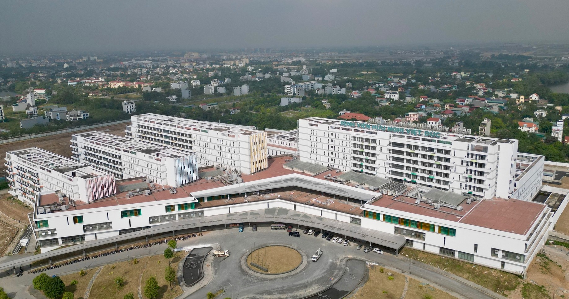 Phó Thủ tướng kiểm tra tiến độ Dự án cơ sở 2 Bệnh viện Bạch Mai và Việt Đức