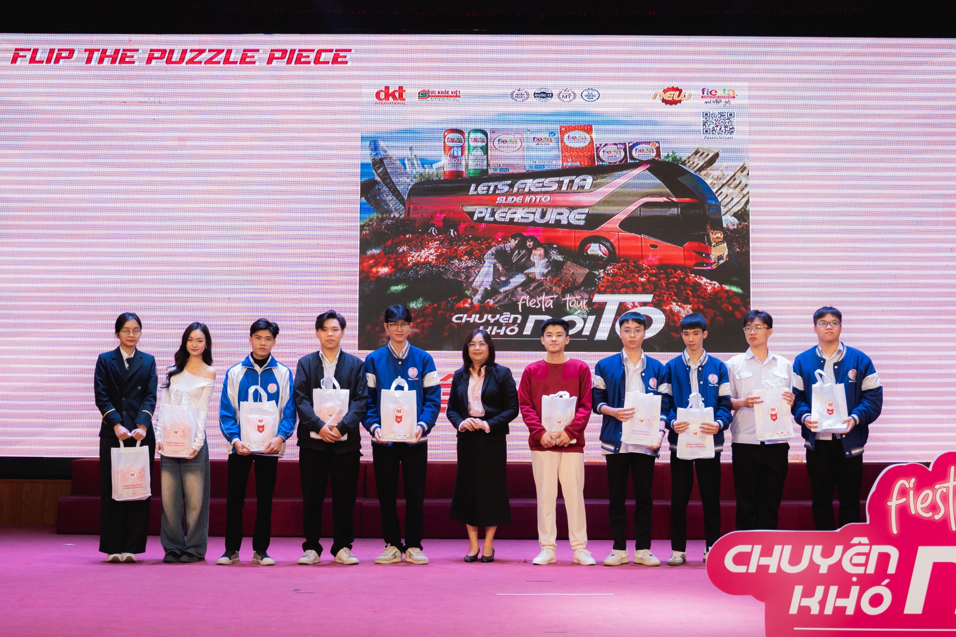 Sức trẻ Đại học Hàng Hải Việt Nam lan tỏa thông điệp sống an toàn – yêu có trách nhiệm Sức trẻ Đại học Hàng Hải Việt Nam lan tỏa thông điệp sống an toàn – yêu có trách nhiệm