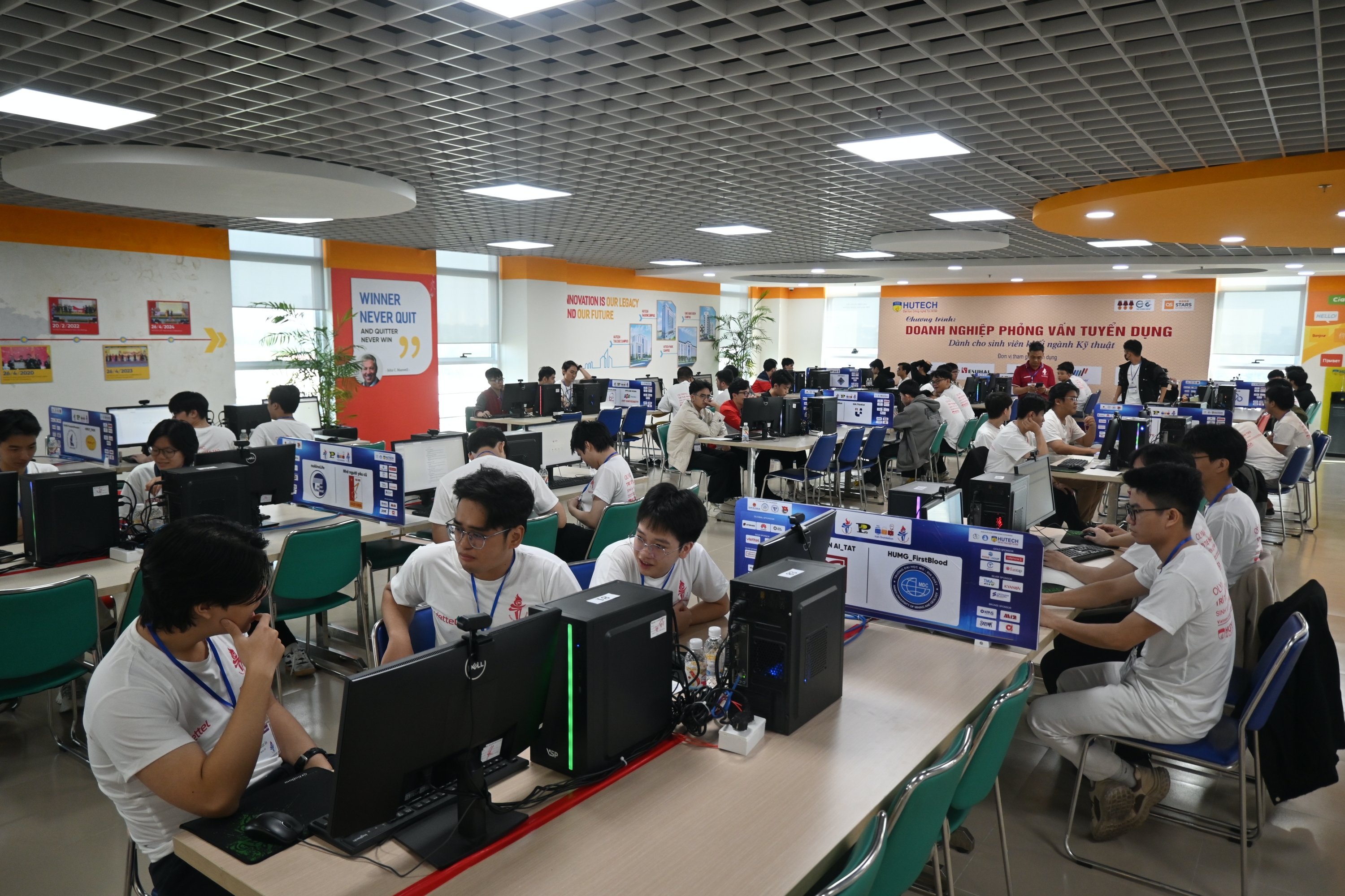 Gần 200 sinh viên bước vào kỳ thi Olympic Trí tuệ nhân tạo Sinh viên Việt Nam lần đầu tiên