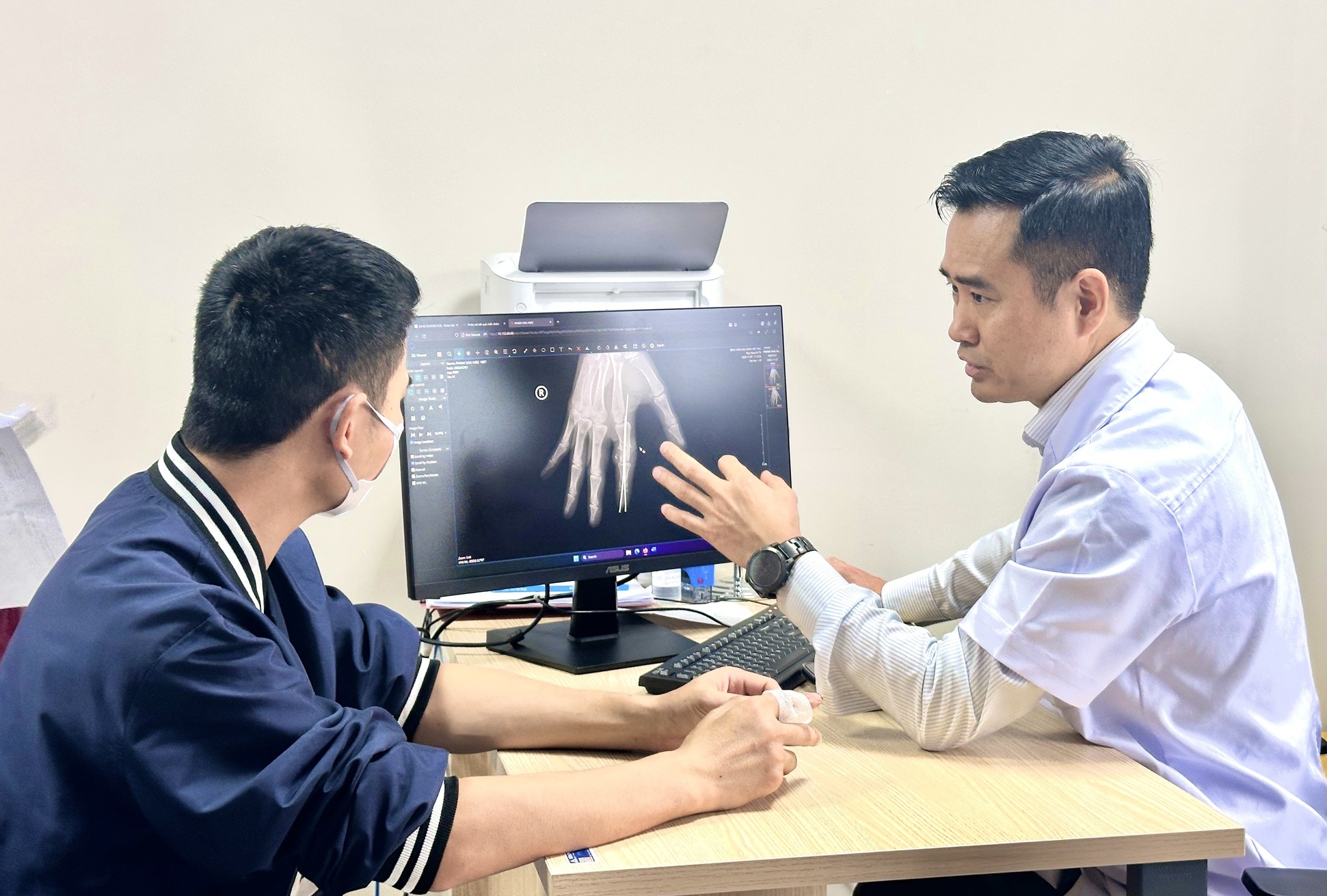 Lần đầu vi phẫu thành công cứu sống ngón tay thủy thủ bị đứt rời sau 25 giờ