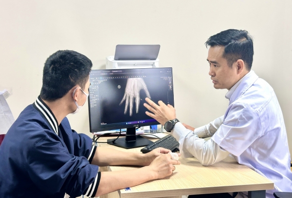 Lần đầu vi phẫu thành công cứu sống ngón tay thủy thủ bị đứt rời sau 25 giờ