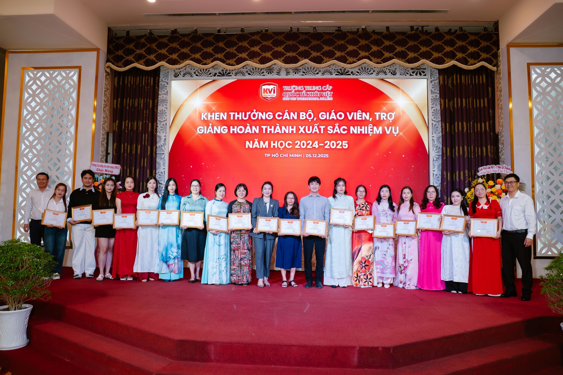 Lễ tổng kết và trao bằng tốt nghiệp 2025 – dấu mốc trưởng thành của nguồn nhân lực y tế tương lai Lễ tổng kết và trao bằng tốt nghiệp 2025 – dấu mốc trưởng thành của nguồn nhân lực y tế tương lai