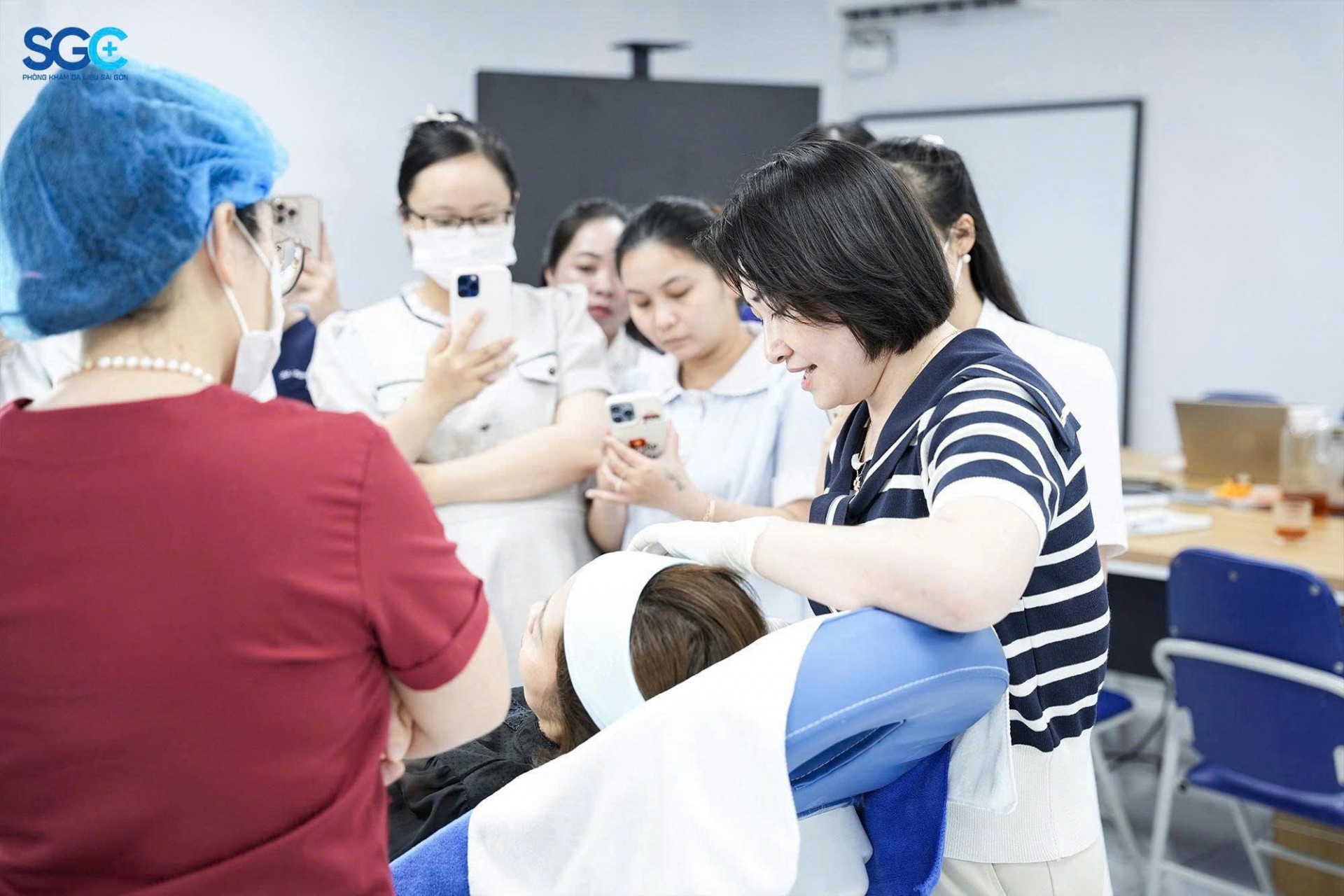 Phòng khám Da liễu Sài Gòn: Phát triển nguồn nhân lực chất lượng cao nâng cao chất lượng khám chữa bệnh Phòng khám Da liễu Sài Gòn: Phát triển nguồn nhân lực chất lượng cao nâng cao chất lượng khám chữa bệnh