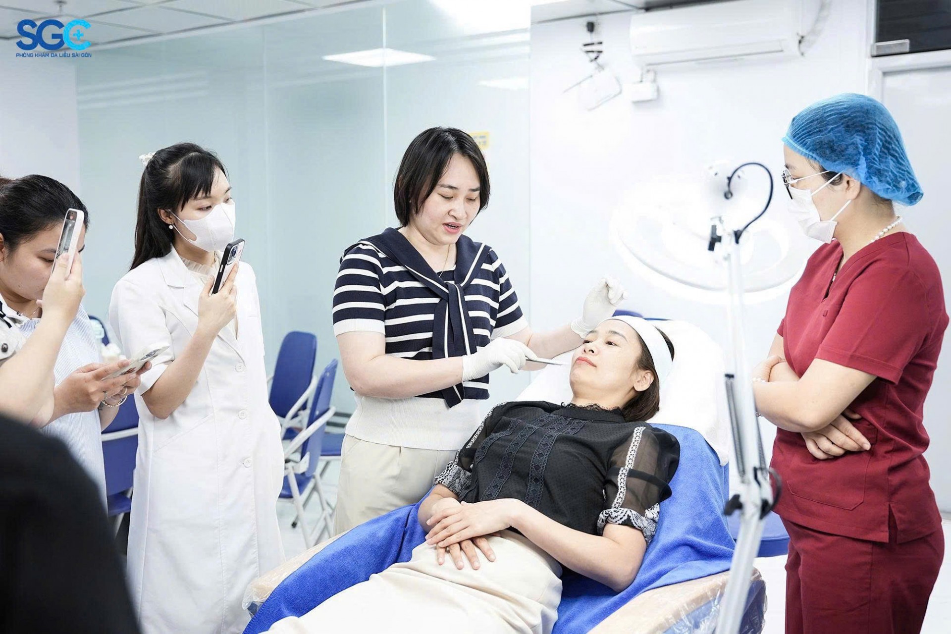 Phòng khám Da liễu Sài Gòn: Phát triển nguồn nhân lực chất lượng cao nâng cao chất lượng khám chữa bệnh Phòng khám Da liễu Sài Gòn: Phát triển nguồn nhân lực chất lượng cao nâng cao chất lượng khám chữa bệnh