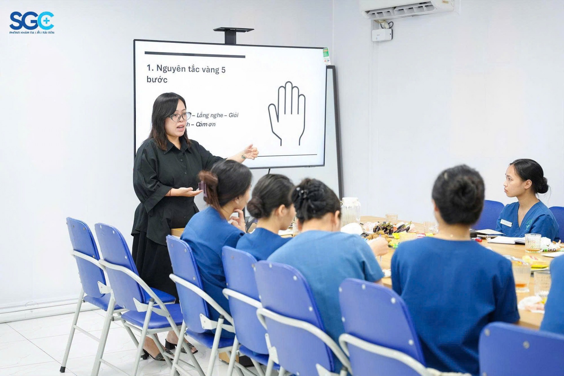 Phòng khám Da liễu Sài Gòn: Phát triển nguồn nhân lực chất lượng cao nâng cao chất lượng khám chữa bệnh Phòng khám Da liễu Sài Gòn: Phát triển nguồn nhân lực chất lượng cao nâng cao chất lượng khám chữa bệnh