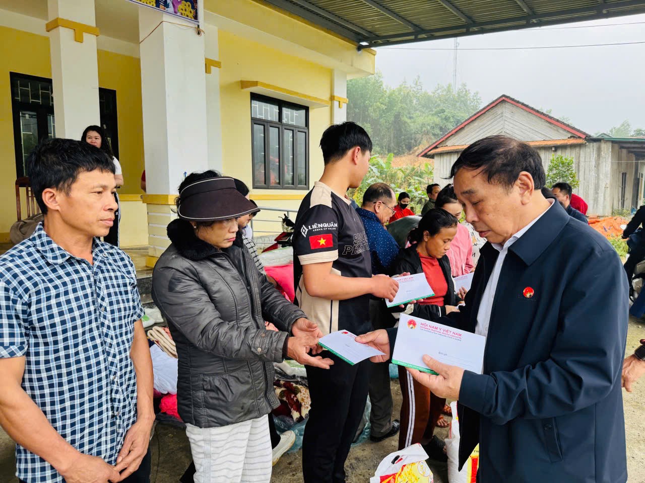 Hội Nam Y Việt Nam và hành trình lan tỏa yêu thương đến 280 hộ đồng bào Rục ở Kim Phú (Quảng Trị)