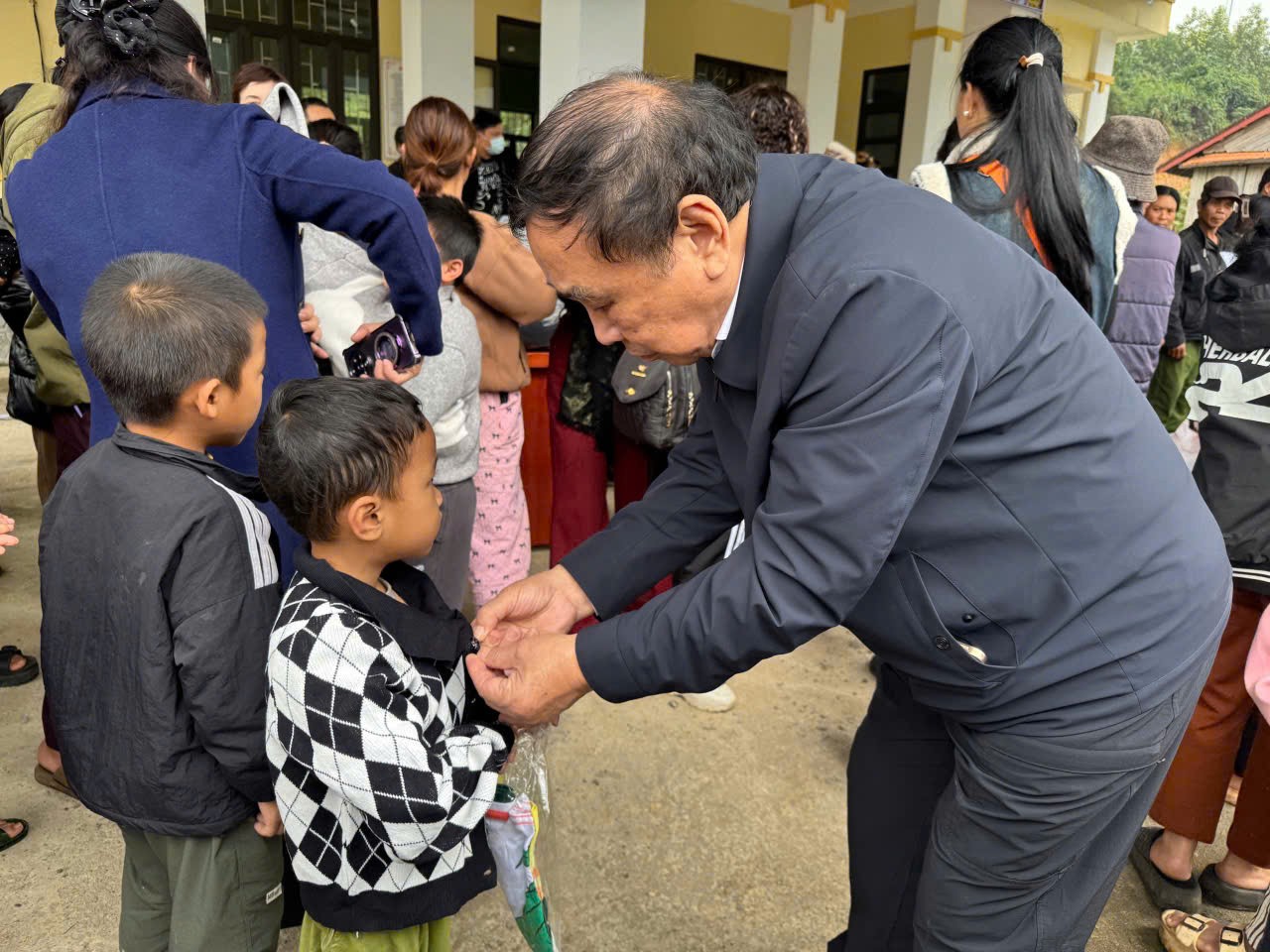 Hội Nam Y Việt Nam và hành trình lan tỏa yêu thương đến 280 hộ đồng bào Rục ở Kim Phú (Quảng Trị)