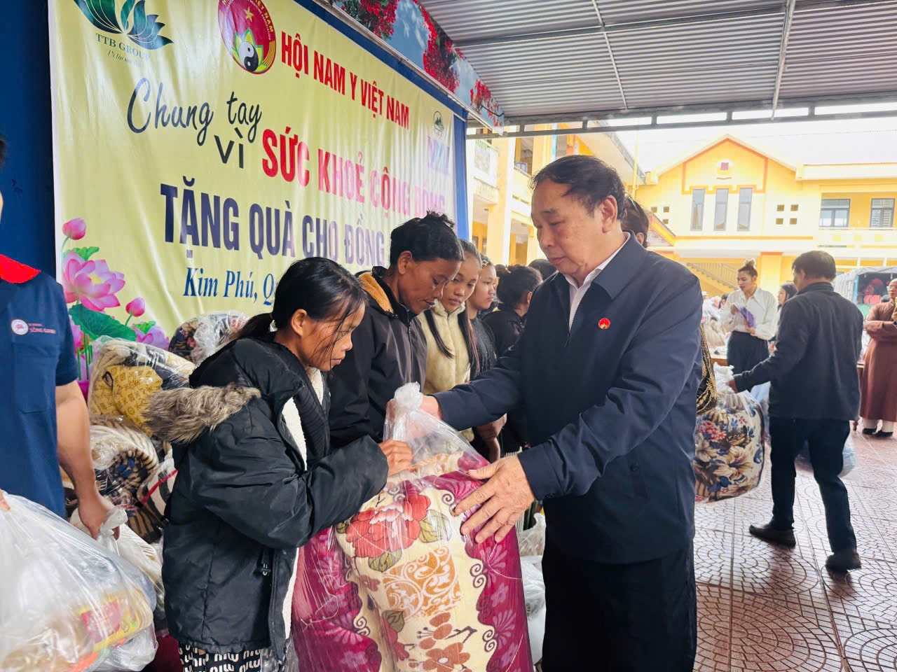 Hội Nam Y Việt Nam và hành trình lan tỏa yêu thương đến 280 hộ đồng bào Rục ở Kim Phú (Quảng Trị)