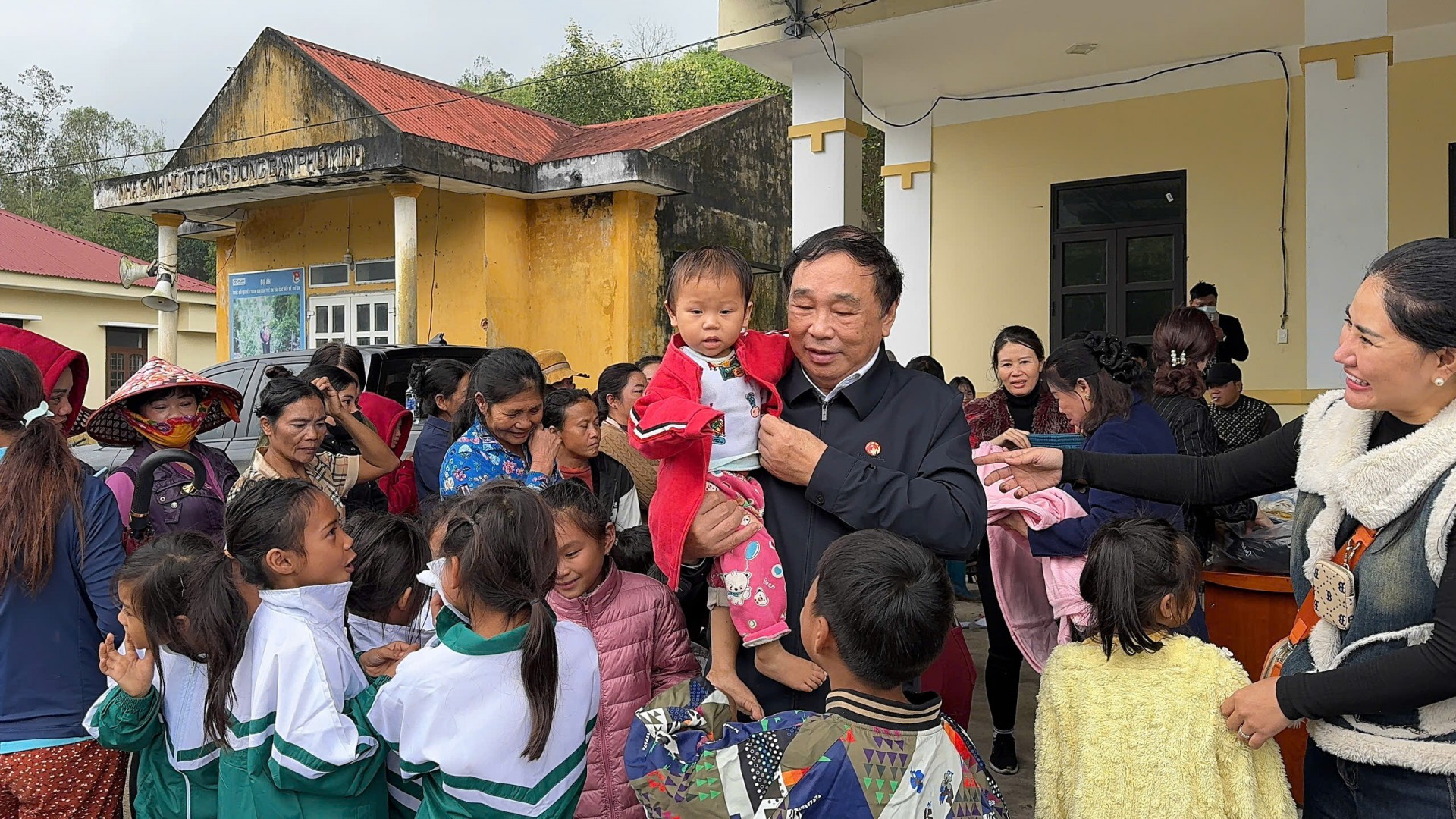 Hội Nam Y Việt Nam và hành trình lan tỏa yêu thương đến 280 hộ đồng bào Rục ở Kim Phú (Quảng Trị)