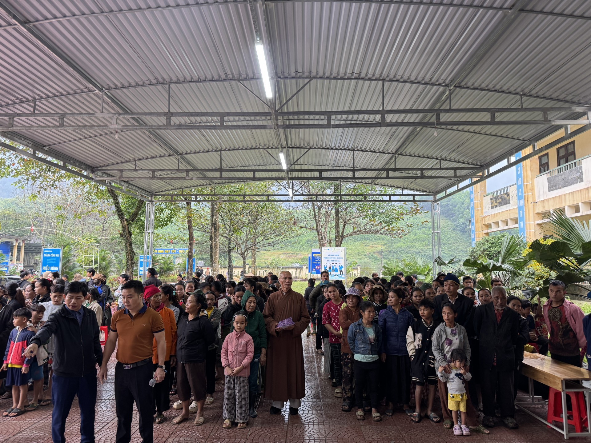 Hội Nam Y Việt Nam và hành trình lan tỏa yêu thương đến 282 hộ đồng bào Rục ở Kim Phú (Quảng Trị)