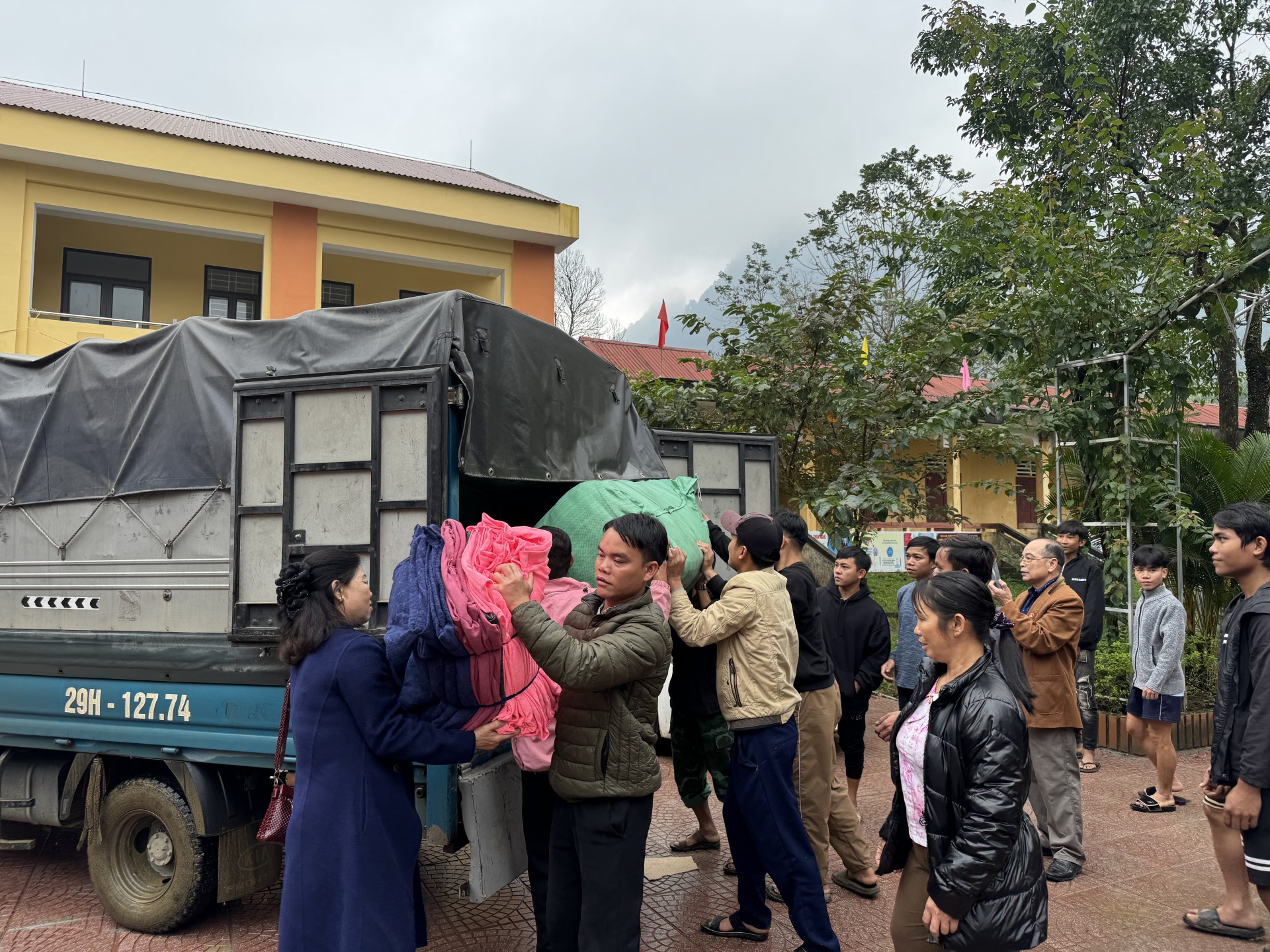 Hội Nam Y Việt Nam và hành trình lan tỏa yêu thương đến 282 hộ đồng bào Rục ở Kim Phú (Quảng Trị)