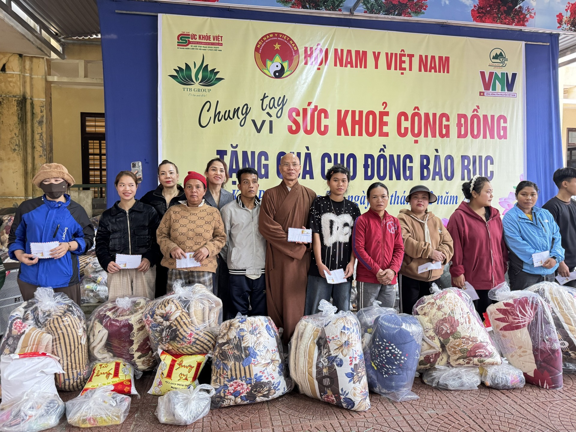 Hội Nam Y Việt Nam và hành trình lan tỏa yêu thương đến 282 hộ đồng bào Rục ở Kim Phú (Quảng Trị)