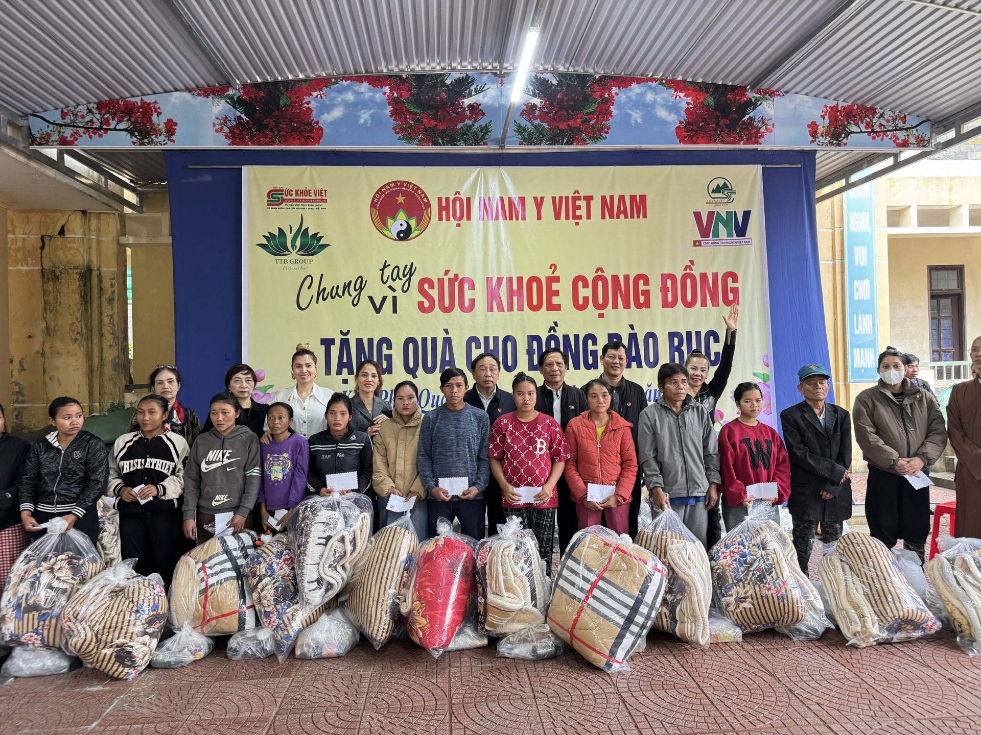 Hội Nam Y Việt Nam và hành trình lan tỏa yêu thương đến 282 hộ đồng bào Rục ở Kim Phú (Quảng Trị)