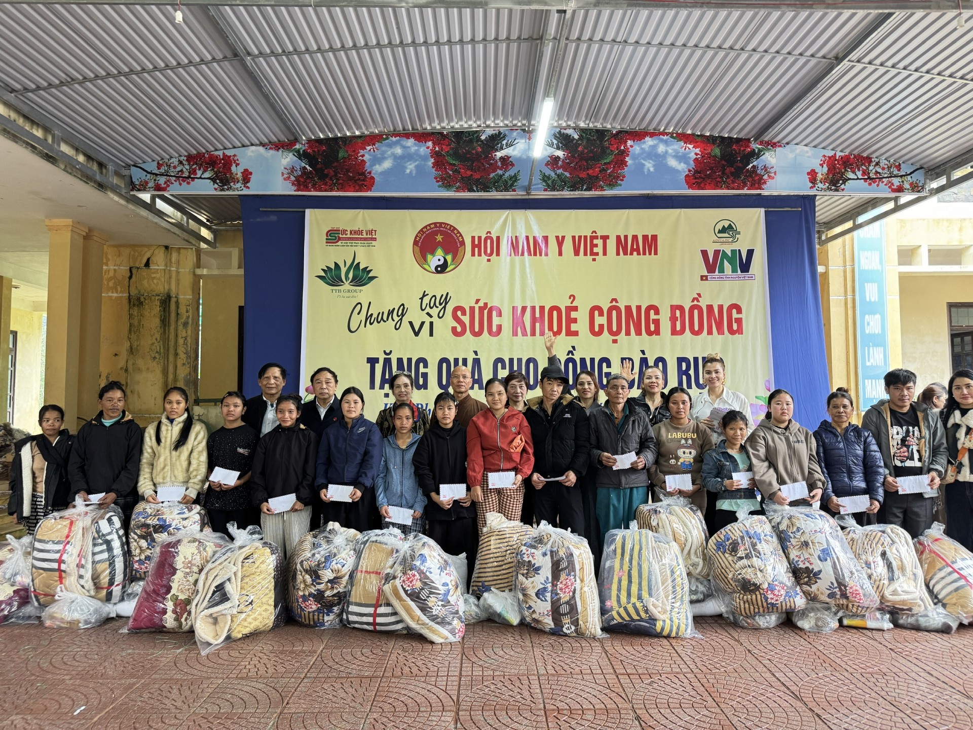 Hội Nam Y Việt Nam và hành trình lan tỏa yêu thương đến 282 hộ đồng bào Rục ở Kim Phú (Quảng Trị)