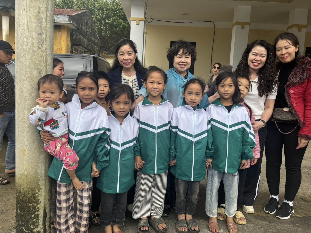 Hội Nam Y Việt Nam và hành trình lan tỏa yêu thương đến 282 hộ đồng bào Rục ở Kim Phú (Quảng Trị)