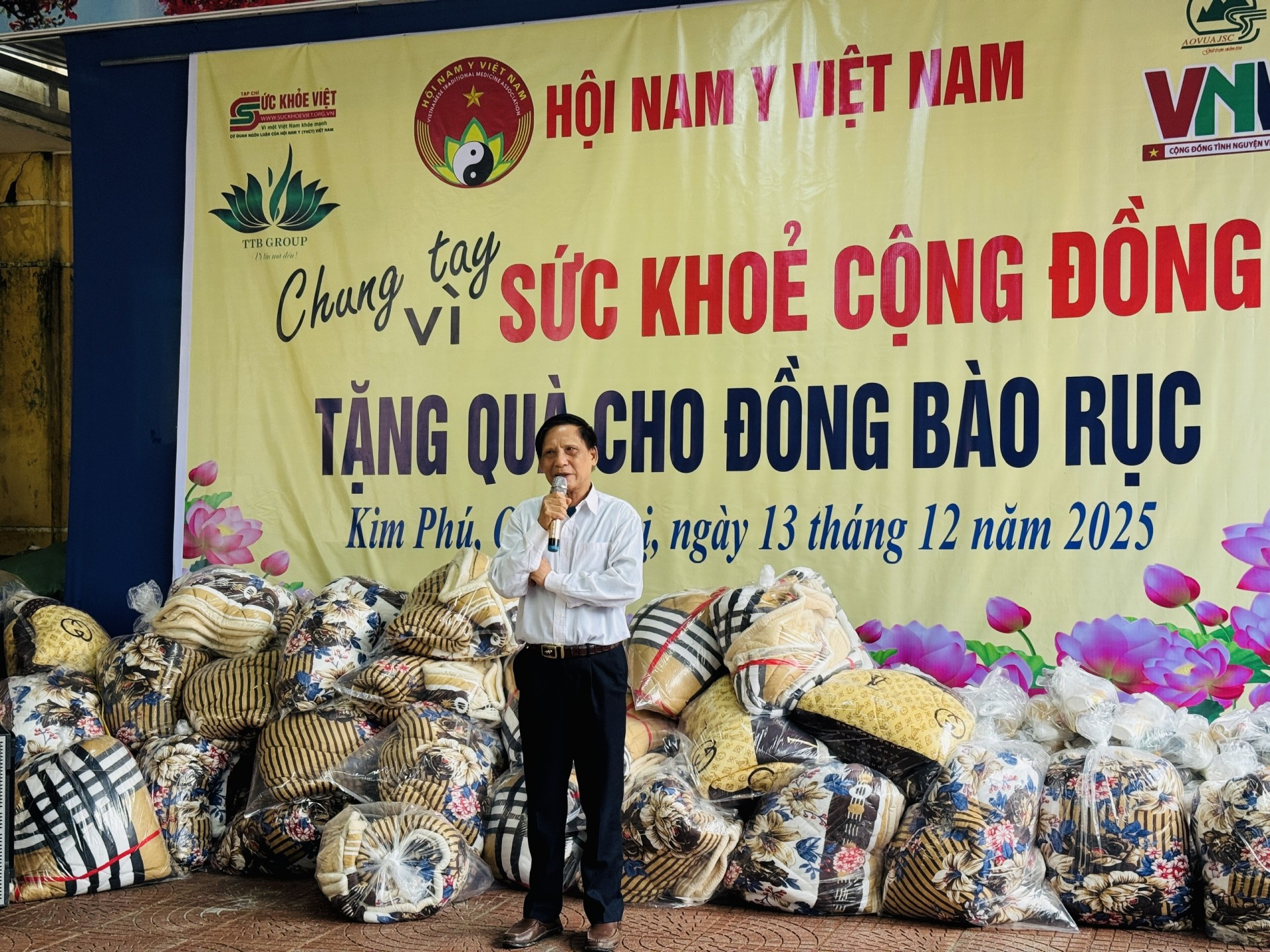 Hội Nam Y Việt Nam và hành trình lan tỏa yêu thương đến 282 hộ đồng bào Rục ở Kim Phú (Quảng Trị)