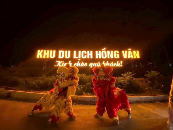 Đẩy mạnh tái cơ cấu nông nghiệp gắn với phát triển du lịch xanh tại làng nghề hoa cây cảnh Hồng Vân