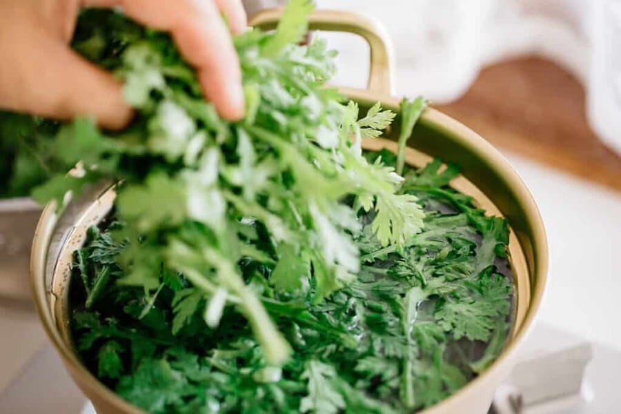 Cải cúc - Loại rau bình dị, vị thuốc trong vườn nhà