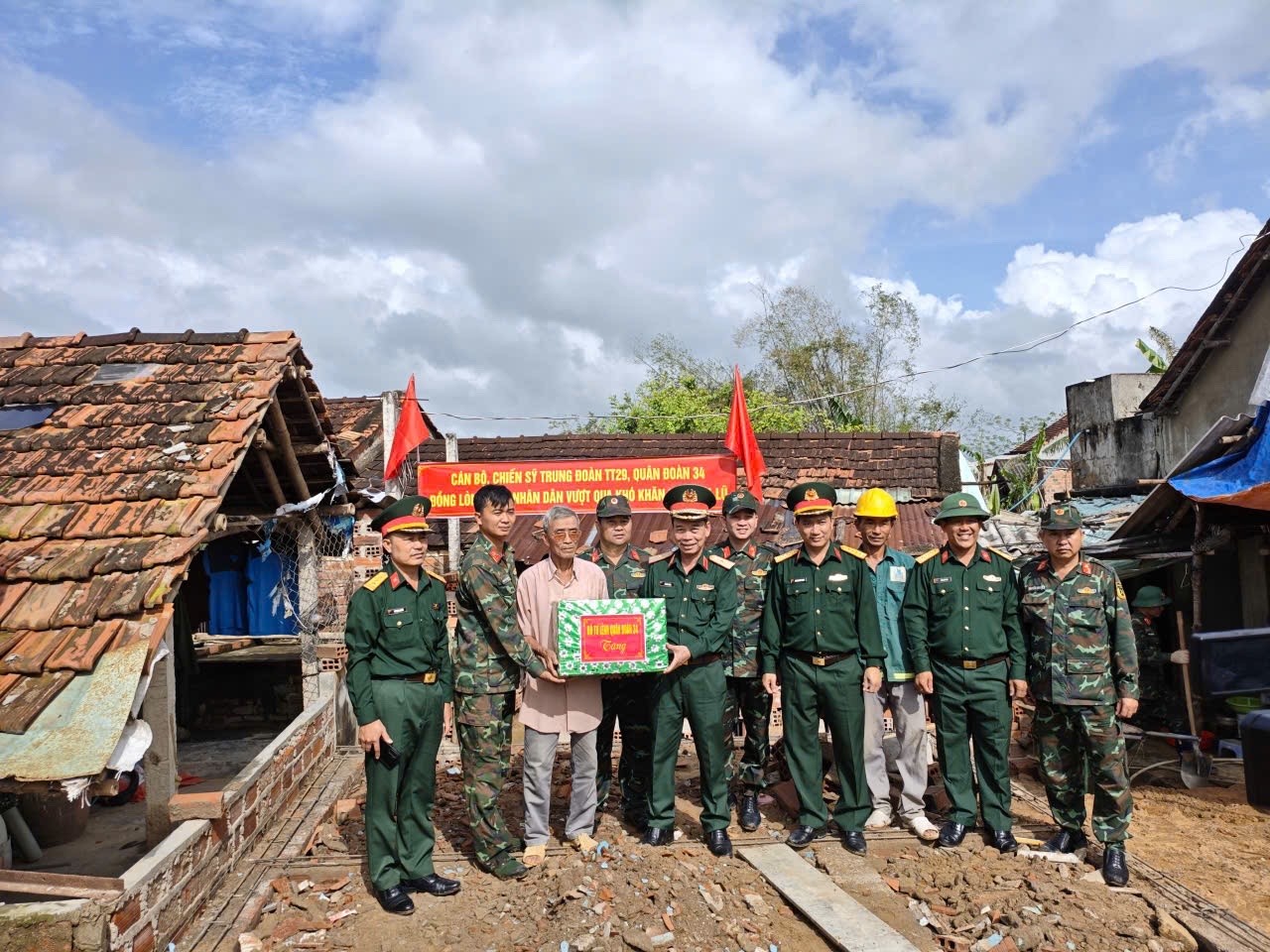 Gia Lai: Quân đoàn 34 ra quân “Chiến dịch Quang Trung” hỗ trợ người dân khắc phục thiên tai Gia Lai: Quân đoàn 34 ra quân “Chiến dịch Quang Trung” hỗ trợ người dân khắc phục thiên tai