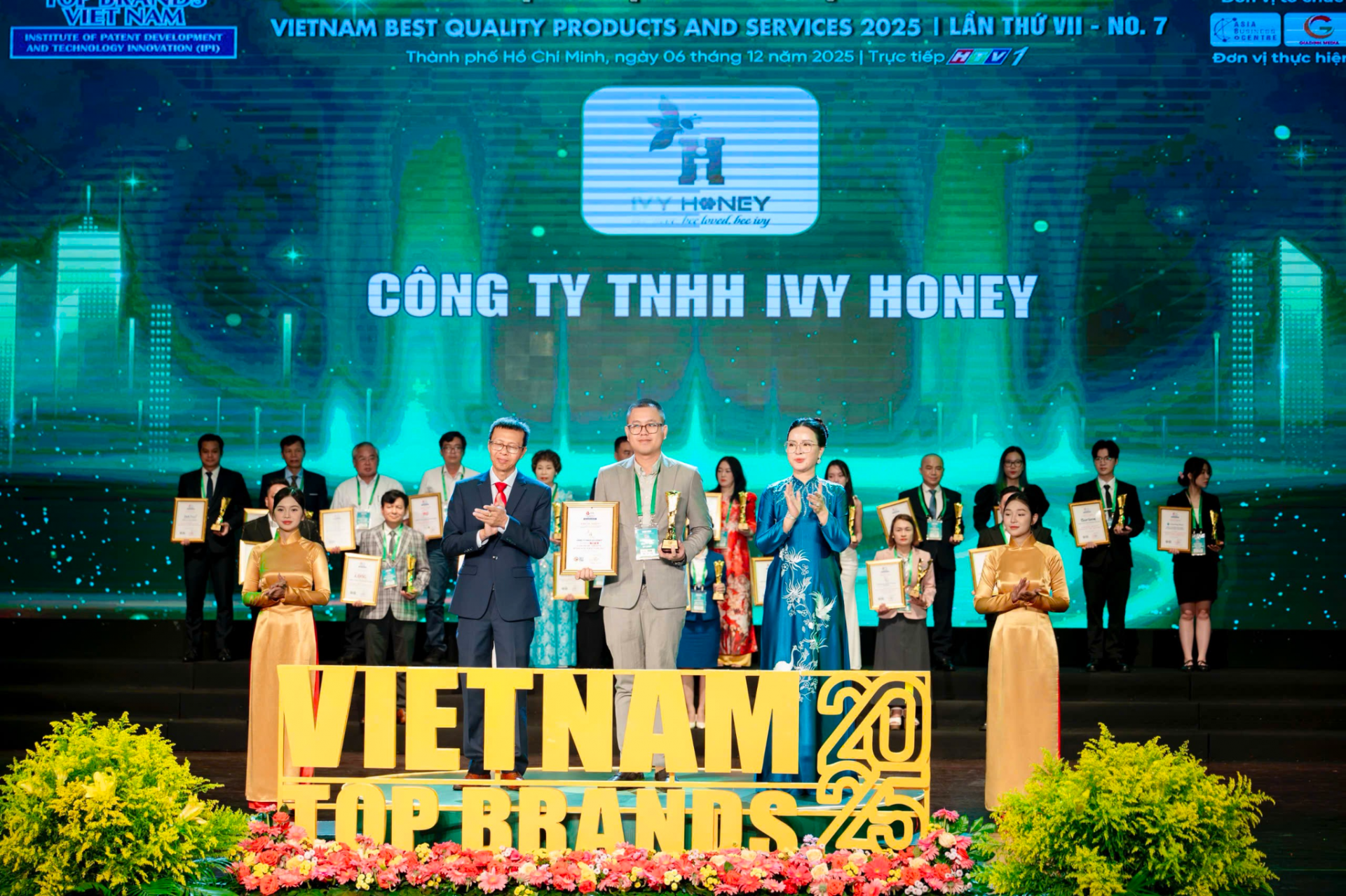 Ivy Honey Được Vinh danh Sản phẩm - Dịch vụ hàng đầu Việt Nam: Hành Trình “Thổi Hồn” Công nghệ vào mật ong Việt