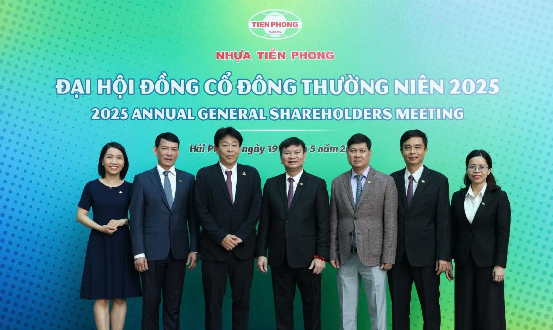Đặng Quốc Dũng – Người chèo lái con thuyền Nhựa Tiền Phong