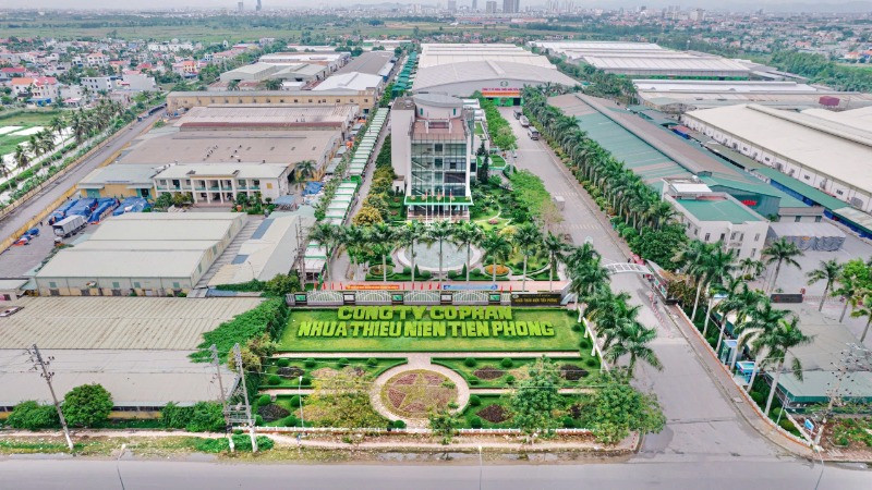 Đặng Quốc Dũng – Người chèo lái con thuyền Nhựa Tiền Phong