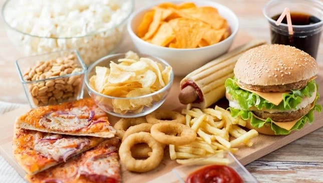 [Infographic] 10 loại thực phẩm không tốt cho não bộ