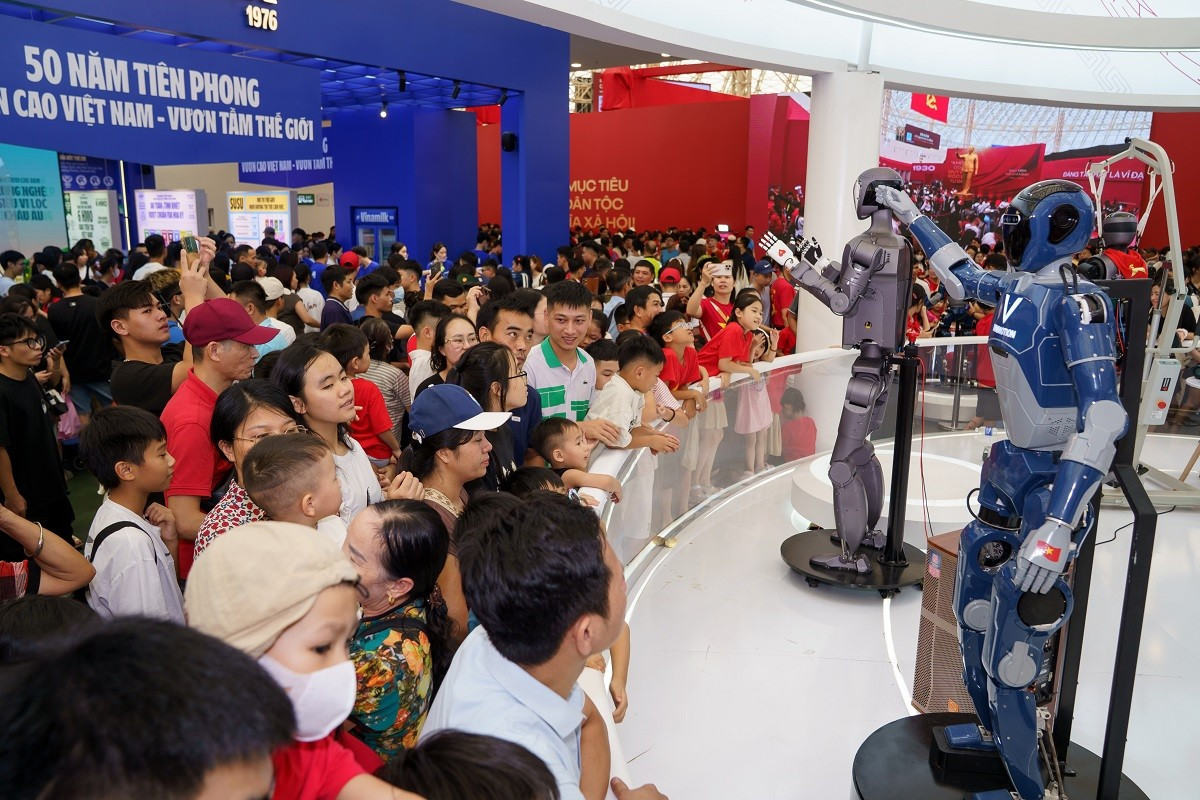 Gian triển lãm của Vingroup với các sản phẩm trong lĩnh vực công nghệ như VinRobotics, VinMotion nhận được sự quan tâm đặc biệt. Ảnh: Internet.