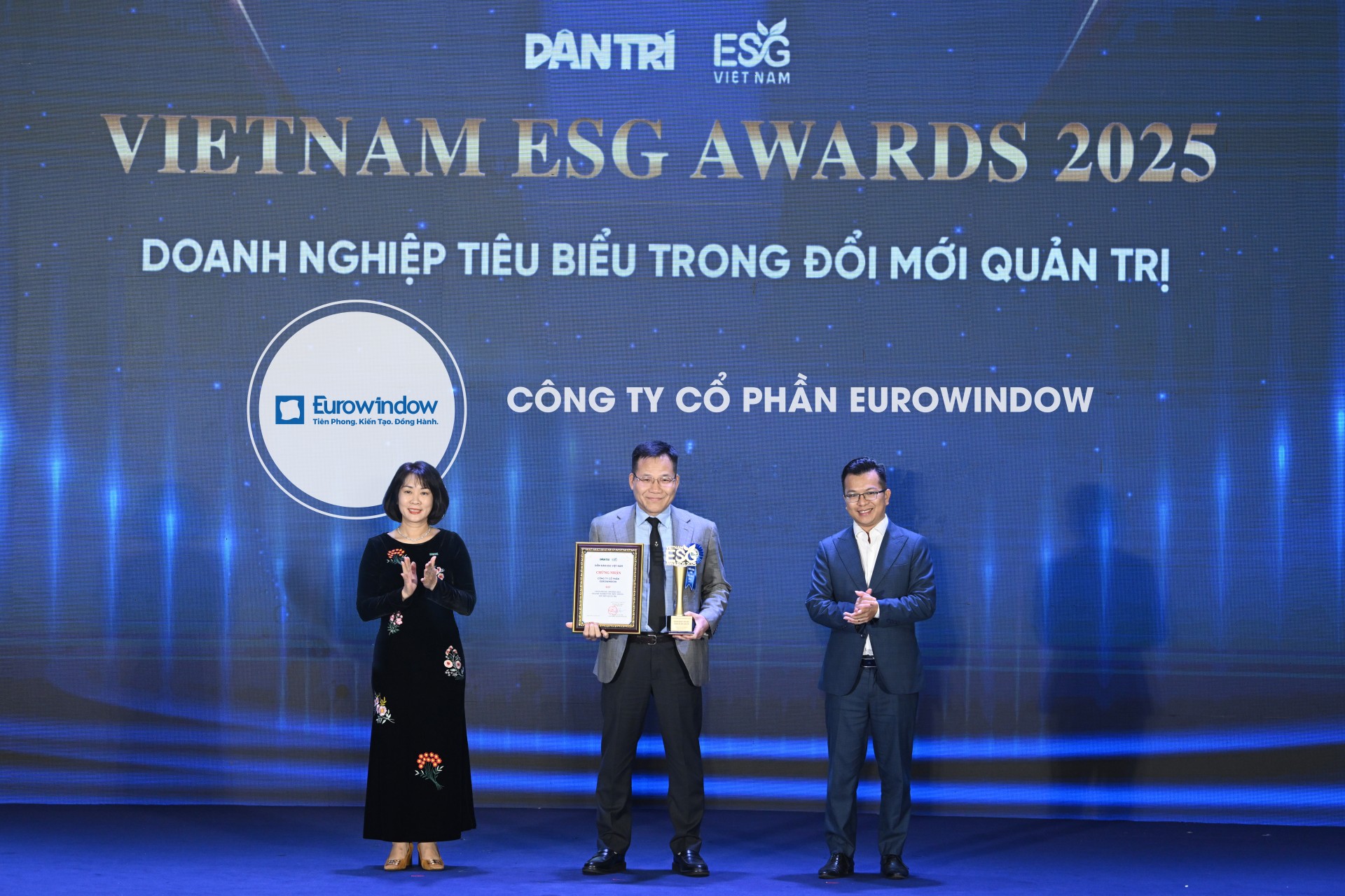 Eurowindow được vinh danh tại Vietnam ESG Awards 2025 với năm thứ hai liên tiếp Eurowindow được vinh danh tại Vietnam ESG Awards 2025 với năm thứ hai liên tiếp