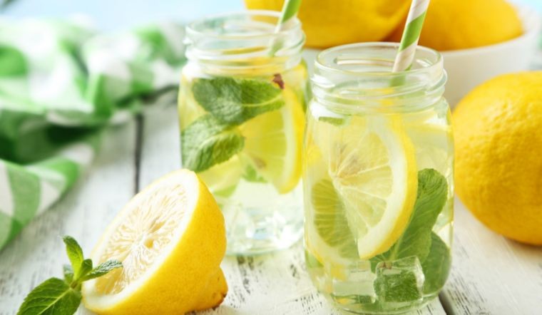 Uống nước chanh mỗi sáng: Thói quen tốt nếu làm đúng cách Uống nước chanh mỗi sáng: Thói quen tốt nếu làm đúng cách