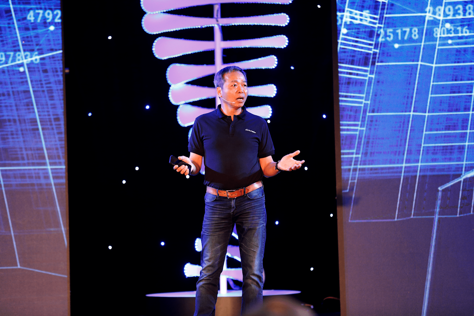 Hình ảnh ông Nguyễn Trung Chính – Chủ tịch Tập Đoàn CMC chia sẻ tại buổi ra mắt hệ sinh thái hạ tầng mở C.OPEN2N. Ảnh: Internet.