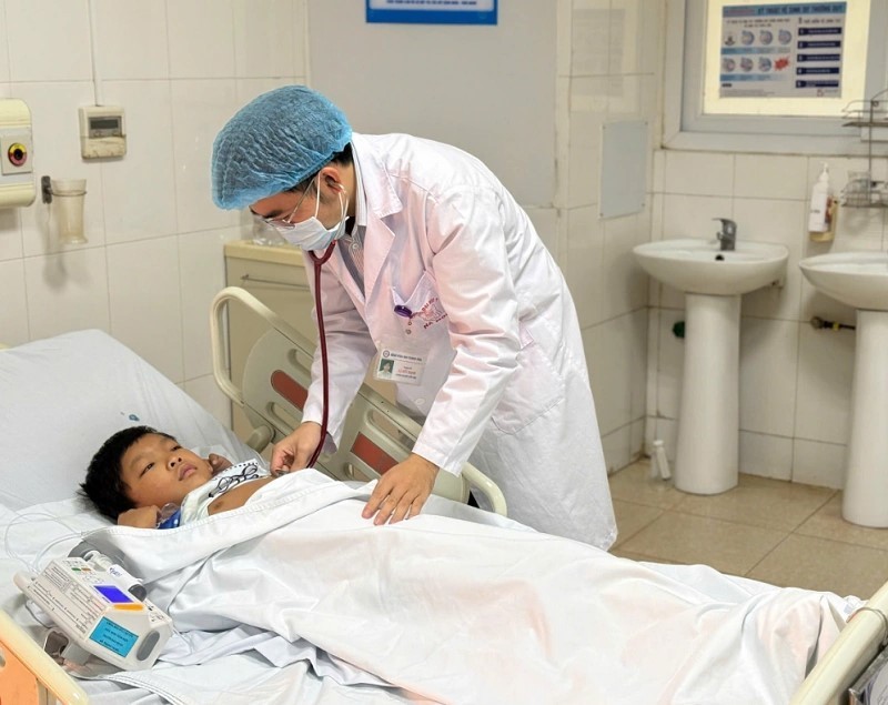 Bệnh viện Nhi Thanh Hóa làm chủ kỹ thuật đặt catheter lọc màng bụng điều trị suy thận mạn ở trẻ em