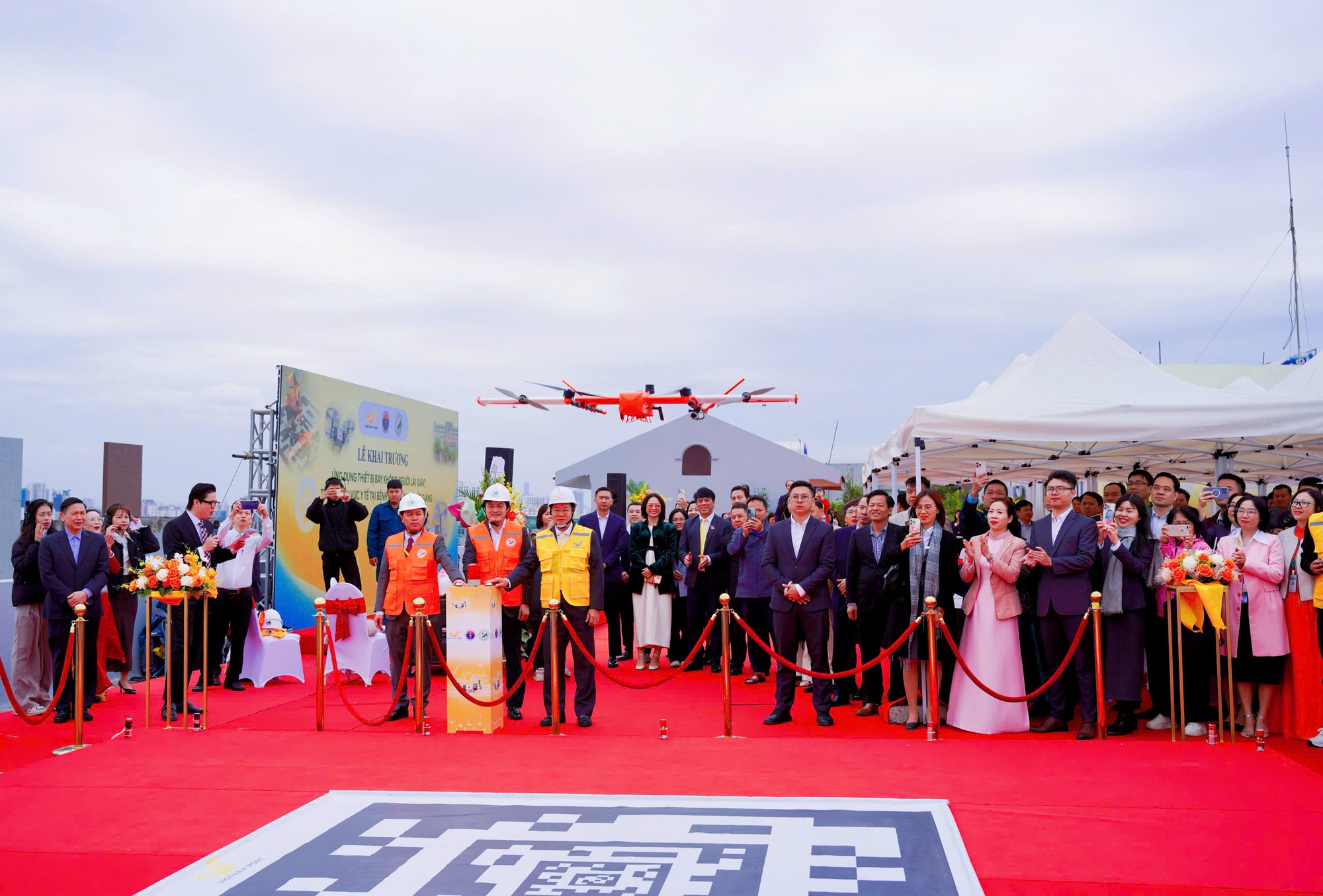 Chính thức thí điểm ứng dụng UAV vận chuyển vật tư y tế