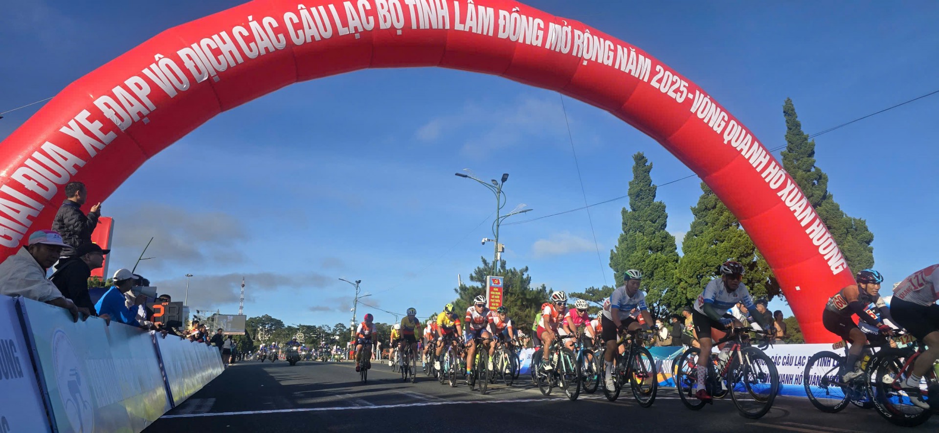 Lâm Đồng: Giải đua xe đạp vòng quanh Hồ Xuân Hương thu hút gần 200 tay đua