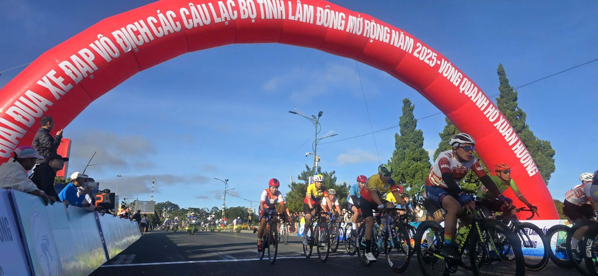 Lâm Đồng: Giải đua xe đạp vòng quanh Hồ Xuân Hương thu hút gần 200 tay đua