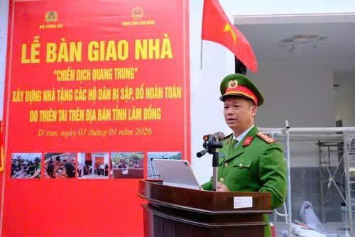 Lâm Đồng: 30 hộ dân vùng lũ được Bộ Công an trao hỗ trợ 1,5 tỉ đồng