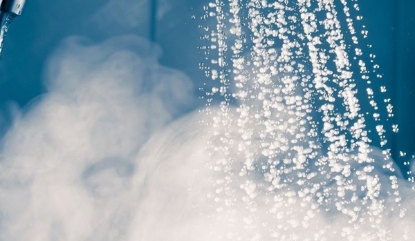 Có nên tắm nước nóng quá lâu trong mùa lạnh?