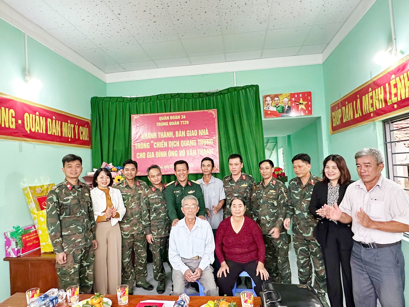 Vượt thời hạn đề ra, Trung đoàn Thông tin 29 bàn giao căn nhà thứ 3 cho người dân