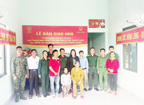 Trung đoàn Thông tin 29 hoàn thành bàn giao 5 căn nhà trong “Chiến dịch Quang Trung”