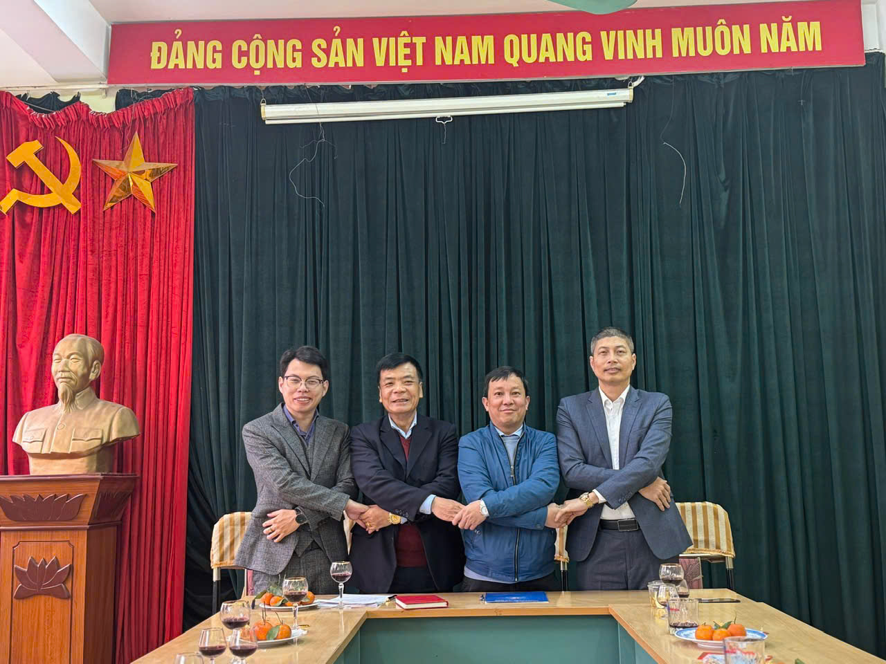 Chào năm mới 2026: Tạp chí Thanh niên cùng tuổi trẻ Việt Nam tự hào, vững tin theo Đảng  - Ảnh 2.
