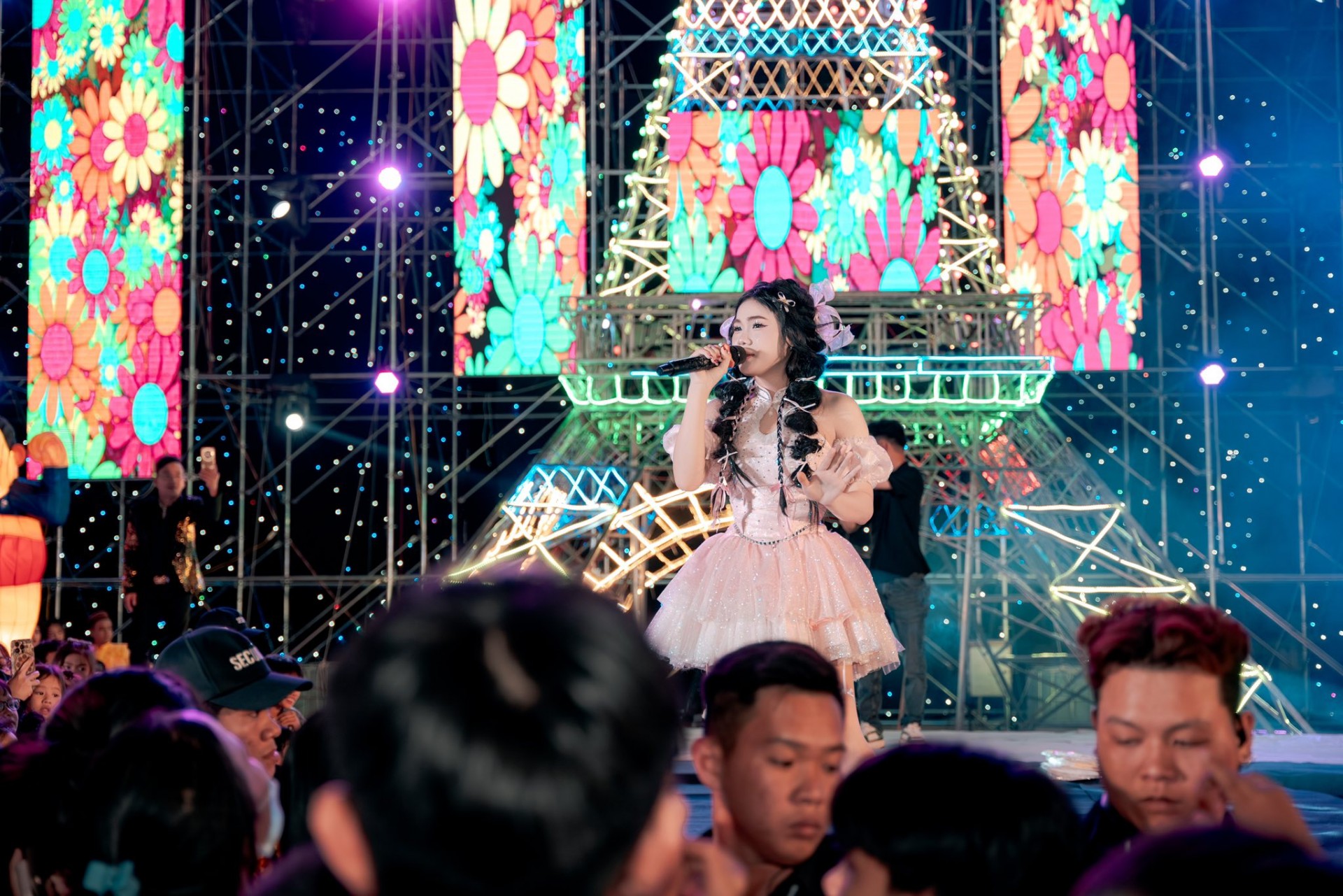 Người đứng sau “Radio Trải Lòng” và hành trình lắng nghe những cảm xúc chưa kịp gọi tên Người đứng sau “Radio Trải Lòng” và hành trình lắng nghe những cảm xúc chưa kịp gọi tên