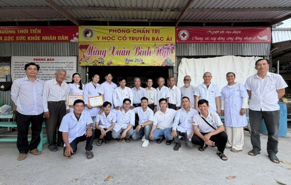 Chi hội Nam y tỉnh An Giang khám bệnh, phát thuốc miễn phí cho 200 người dân xã Thường Phước