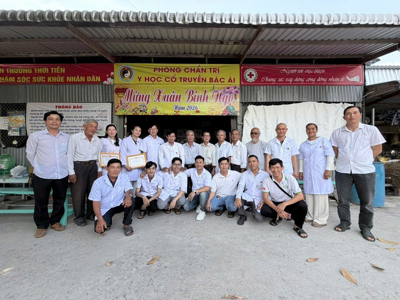 Chi hội Nam y tỉnh An Giang khám bệnh, phát thuốc miễn phí cho 200 người dân xã Thường Phước