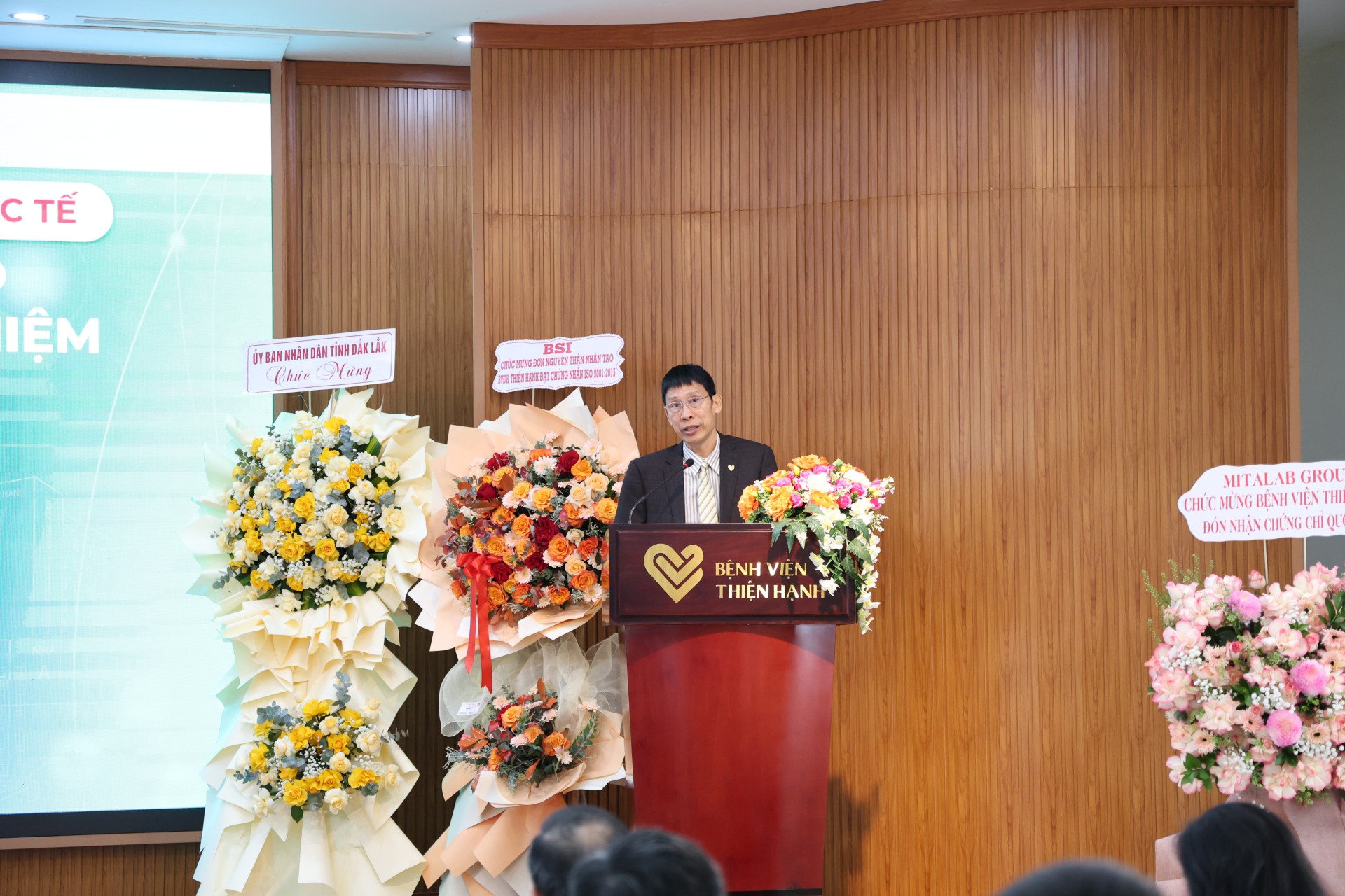 Bệnh viện Thiện Hạnh đạt song hành chứng chỉ ISO quốc tế, chuẩn hóa quản lý chất lượng y tế